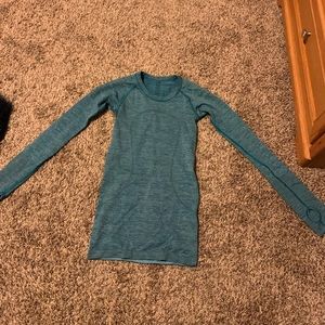 Blue long sleeve lululemon swiftly top